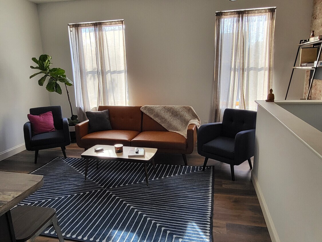 Living - 3170 Oregon Ave