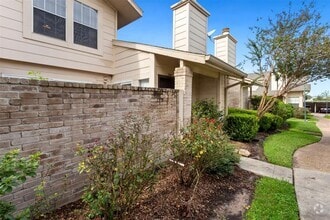 Building Photo - 2909 Hillcroft St