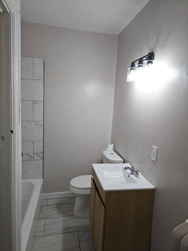 Building Photo - 1107 Lindley Ave