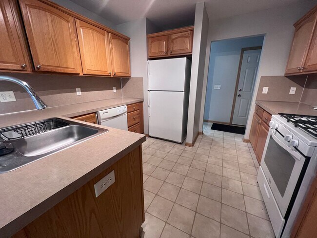 Building Photo - Spacious Duplex in Walker! Two Stall Garage!