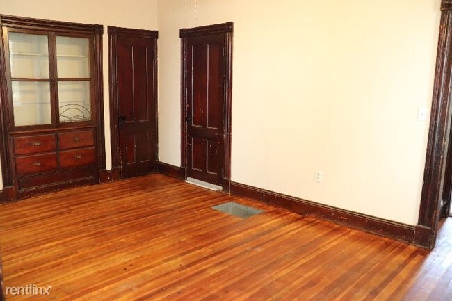 Building Photo - 3 br, 1 bath Apartment - 18 Olive St
