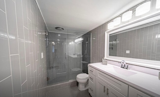 Building Photo - Knoxville 37920 - 2 bedroom with loft, 3 bath home in Cherokee Trail - Contact Adam Joachim 352-2...