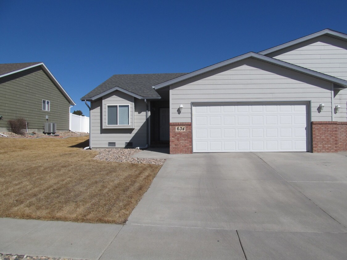 634 Auburn Dr, Rapid City, SD 57701 Townhome Rentals in Rapid City SD