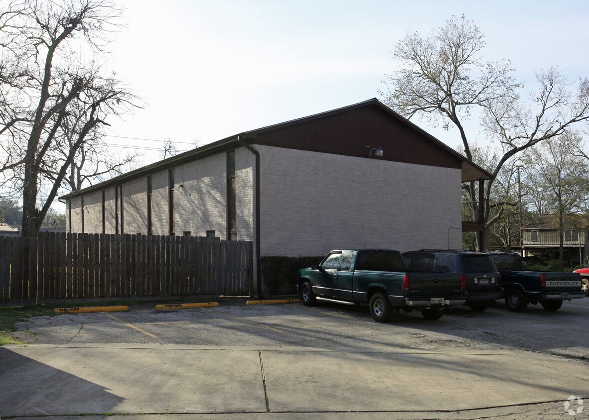 Building Photo - 122 N Iowa Ave
