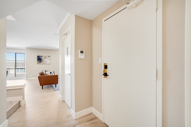 Building Photo - 454 Corbett Ave