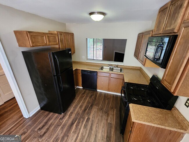 Building Photo - 1220 Oakplace Dr SW