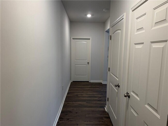 Foto del edificio - 30 Rustin Rdg