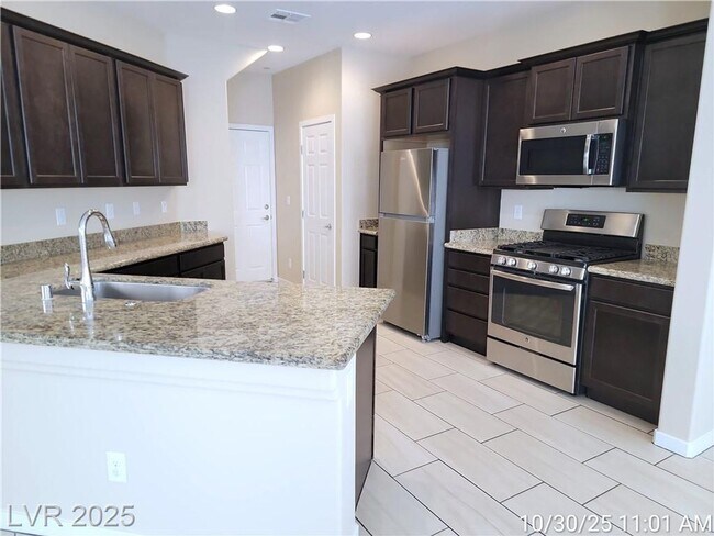 Foto del edificio - Lovely 2 Story Home!