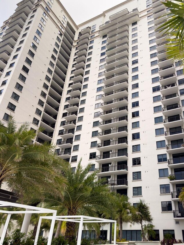 Foto principal - 999 SW 1st Ave