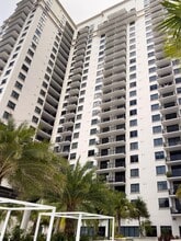 Building Photo - 999 SW 1st Ave