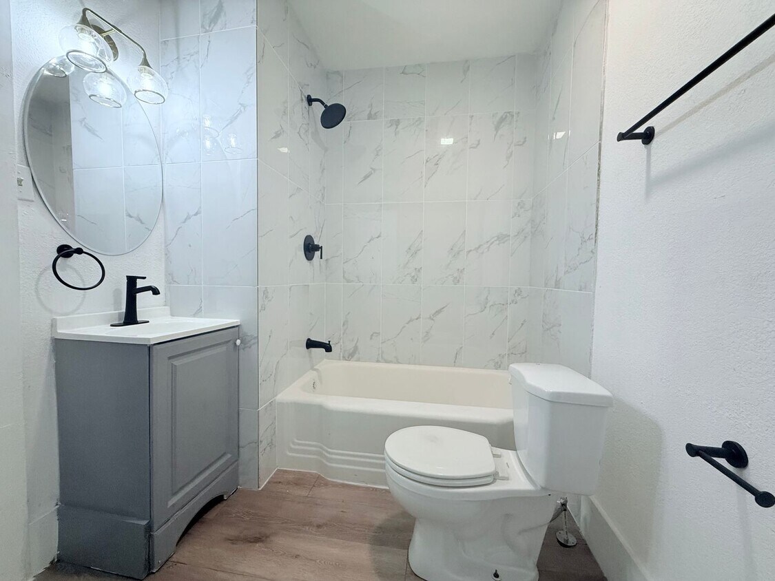 Foto principal - 3 Bedroom 1.5 Bathroom House in