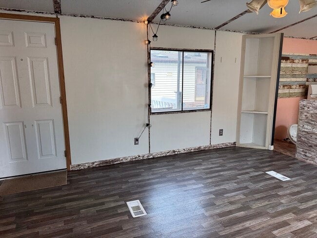 Building Photo - 48592 Leafdale Ct