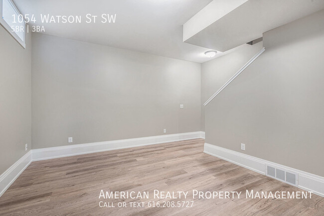 Building Photo - 1054 Watson St SW