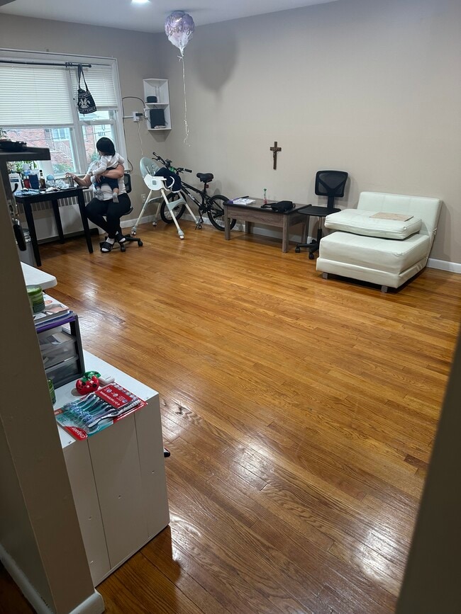 Foto del edificio - 9125 Grand Ave