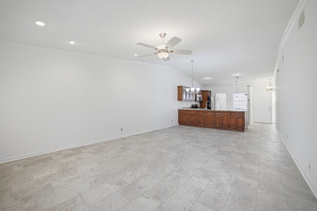 Building Photo - 6070 Sunny Manor Ct