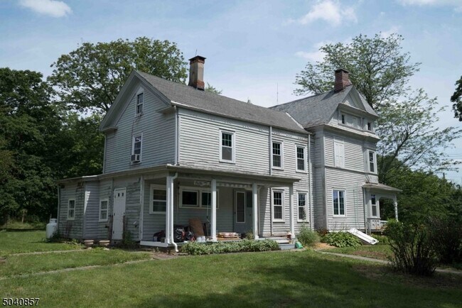 Building Photo - 168 E Main St