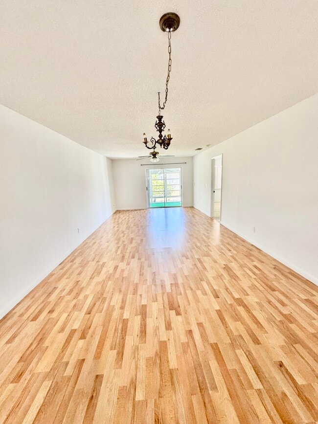 Building Photo - 524 Ponderosa Dr