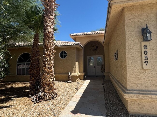 Building Photo - 2037 Desert Palms Dr