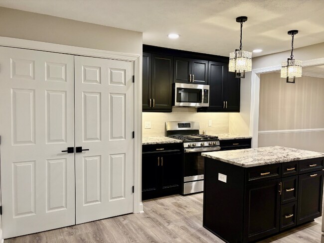 Building Photo - 1149 Old Farm Rd