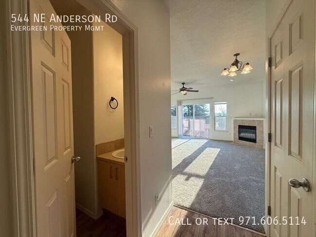 Foto del edificio - 544 NE Anderson Rd