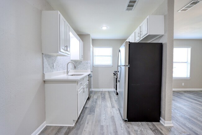 Building Photo - 2013 Interurban Blvd