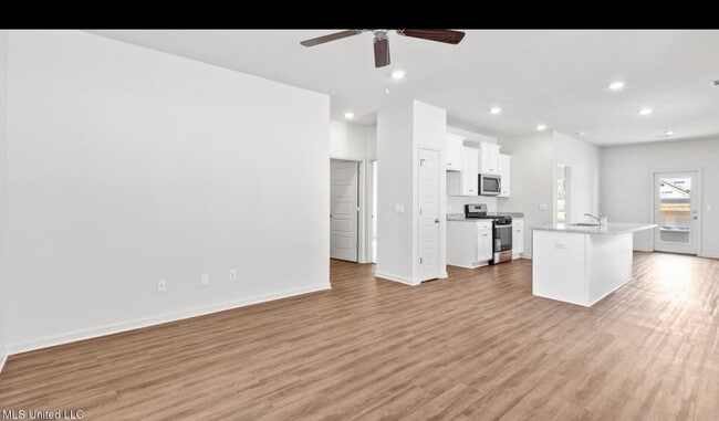 Building Photo - 517 Vista Pointe Dr