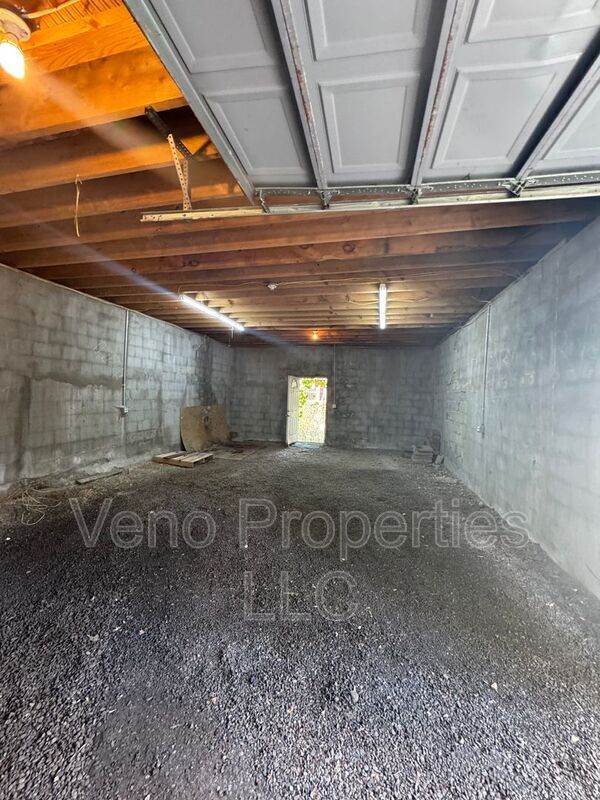 Building Photo - 402 Hamilton St