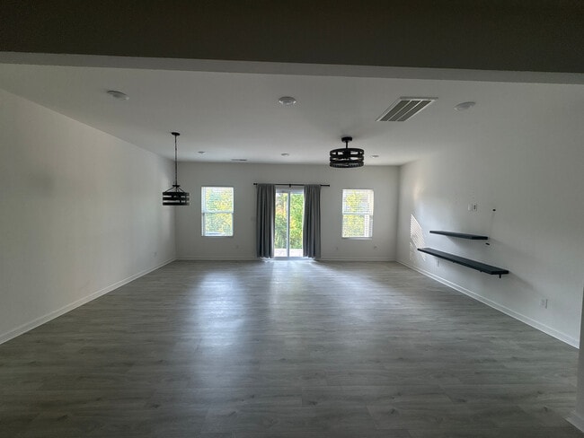 Foto del edificio - Room in Townhome on Pagebrook Ln