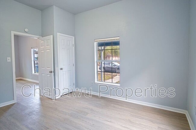 Building Photo - 1412 Hays St