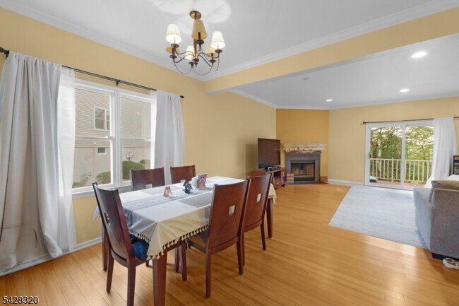 Foto del edificio - 84 Autumn Ridge Rd