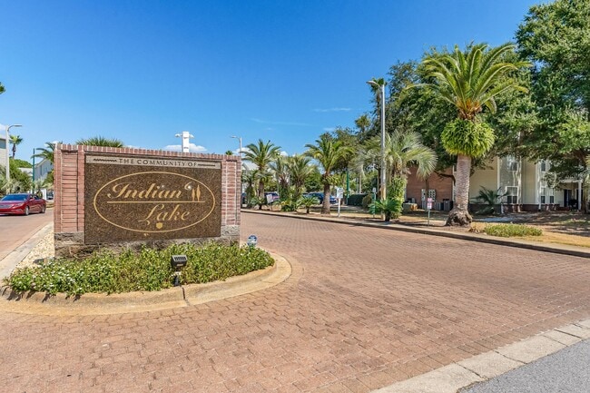 Building Photo - Destin Condo with Great Amenities