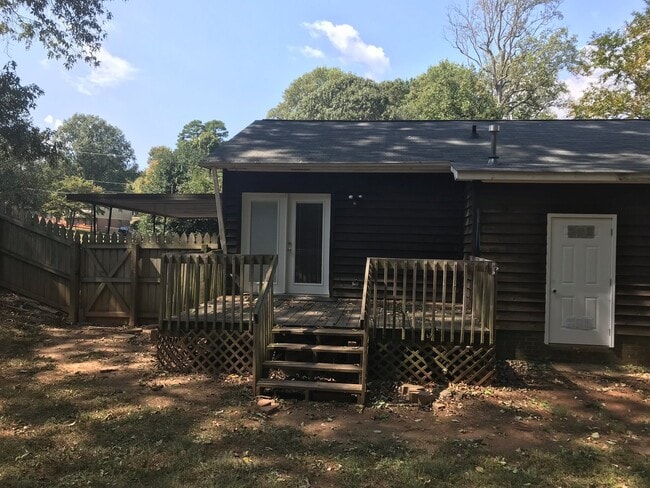 Foto del edificio - 499 S Bostian St