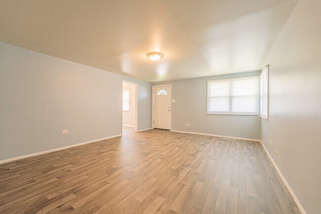 Foto del edificio - 3227 Nelson Ave