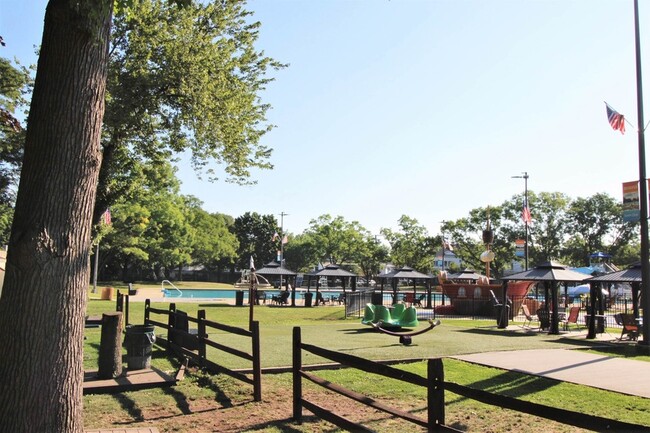 Building Photo - 155 Front St