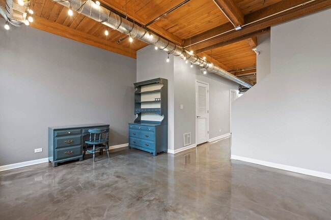 Building Photo - 632 Congdon Ave