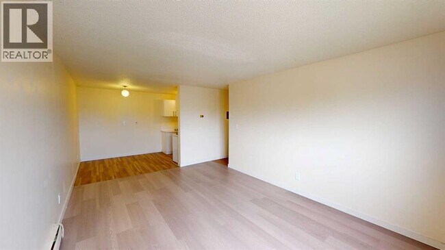 Photo du bâtiment - 9515-100 100 Ave.