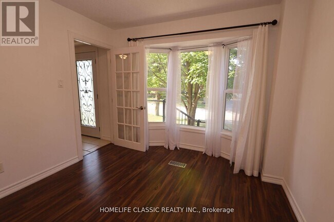 Building Photo - 354 Bexhill Rd