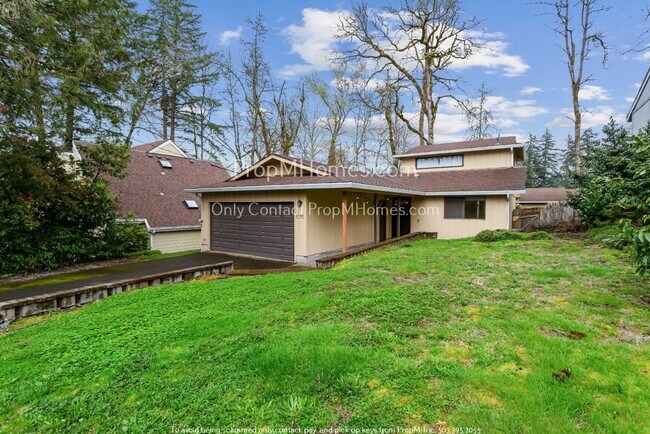Foto del edificio - Open and Inviting 3 Bedroom Home in West Linn w/ Modern Amenities!