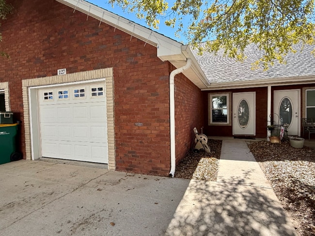 Building Photo - 1000 Airport Rd