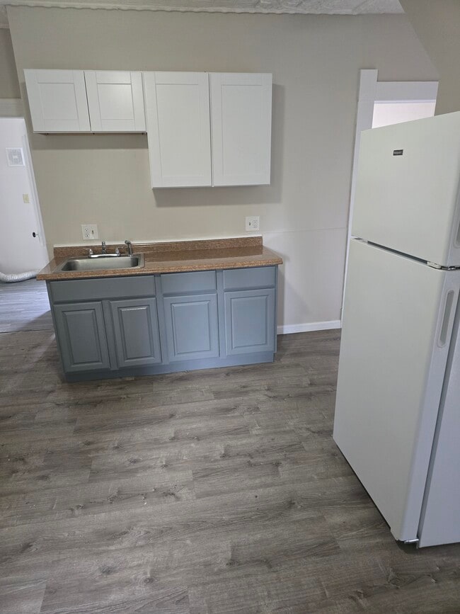 Building Photo - 331 Main St Building Photo - 331 Main St