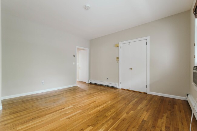 Living Room - 114 Prospect St