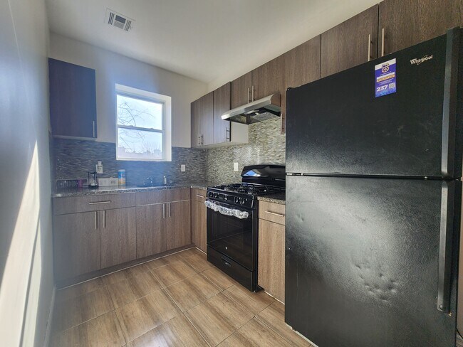 Building Photo - 575 Bramhall Ave