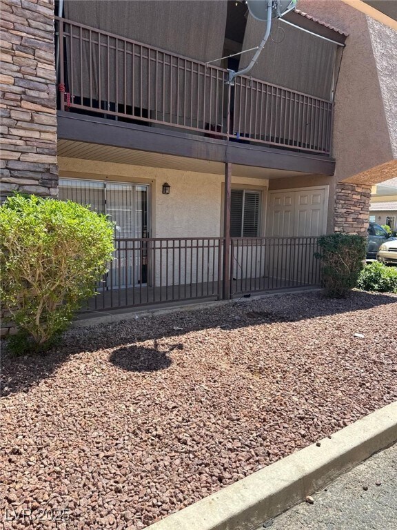 Building Photo - 5021 River Glen Dr