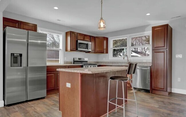 Foto del edificio - 5922 Benton Heights Ave