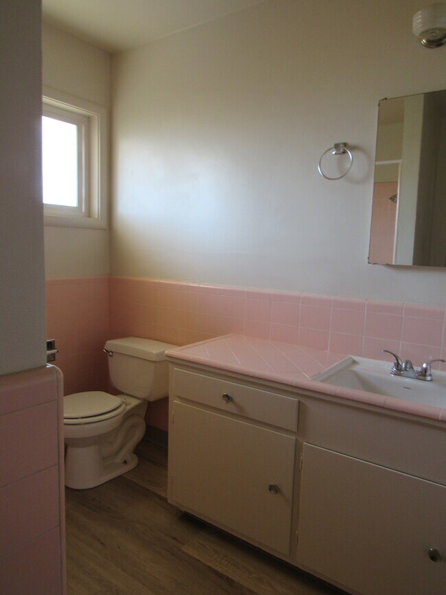 Building Photo - 41 Woodland Ave