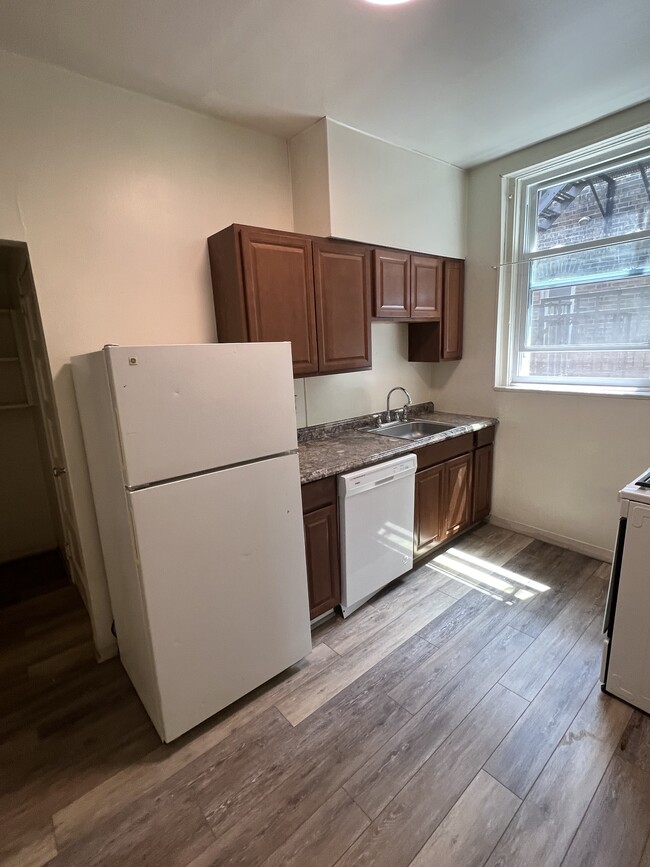 Building Photo - 331 McKee Plz
