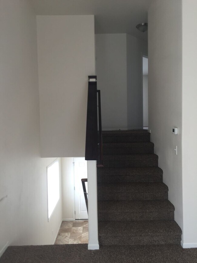 Building Photo - 505 E Foxtail Dr