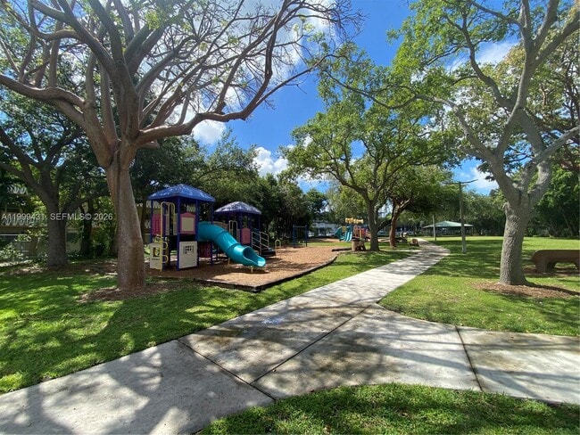 Foto del edificio - 1855 NE 121st St