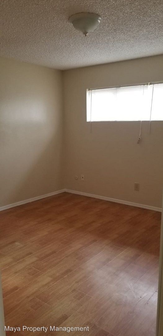Building Photo - 2 br, 1 bath Apartment - 407 Knott St. A-B