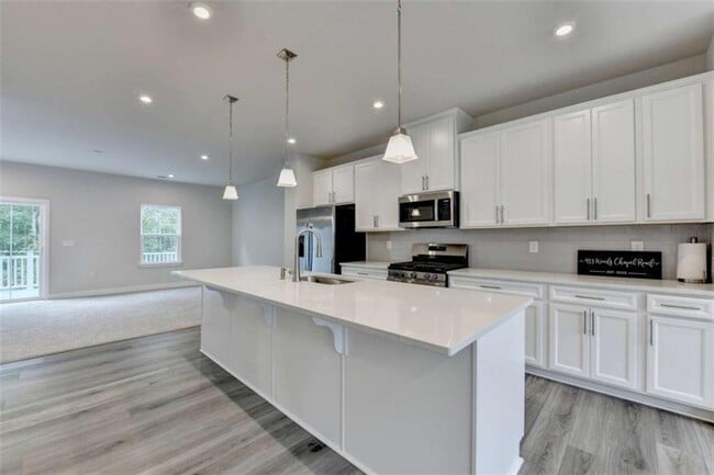Foto del edificio - 933 Woods Chapel Rd